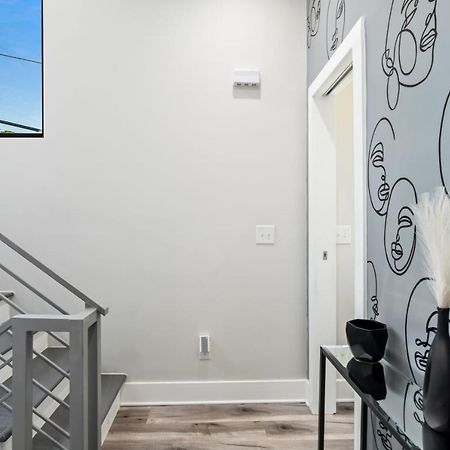 THE RED DOOR - Ultra Modern Atlanta Home - DesignedByDom Esterno foto