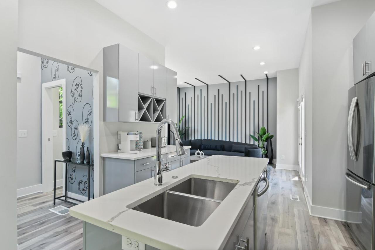 THE RED DOOR - Ultra Modern Atlanta Home - DesignedByDom Esterno foto