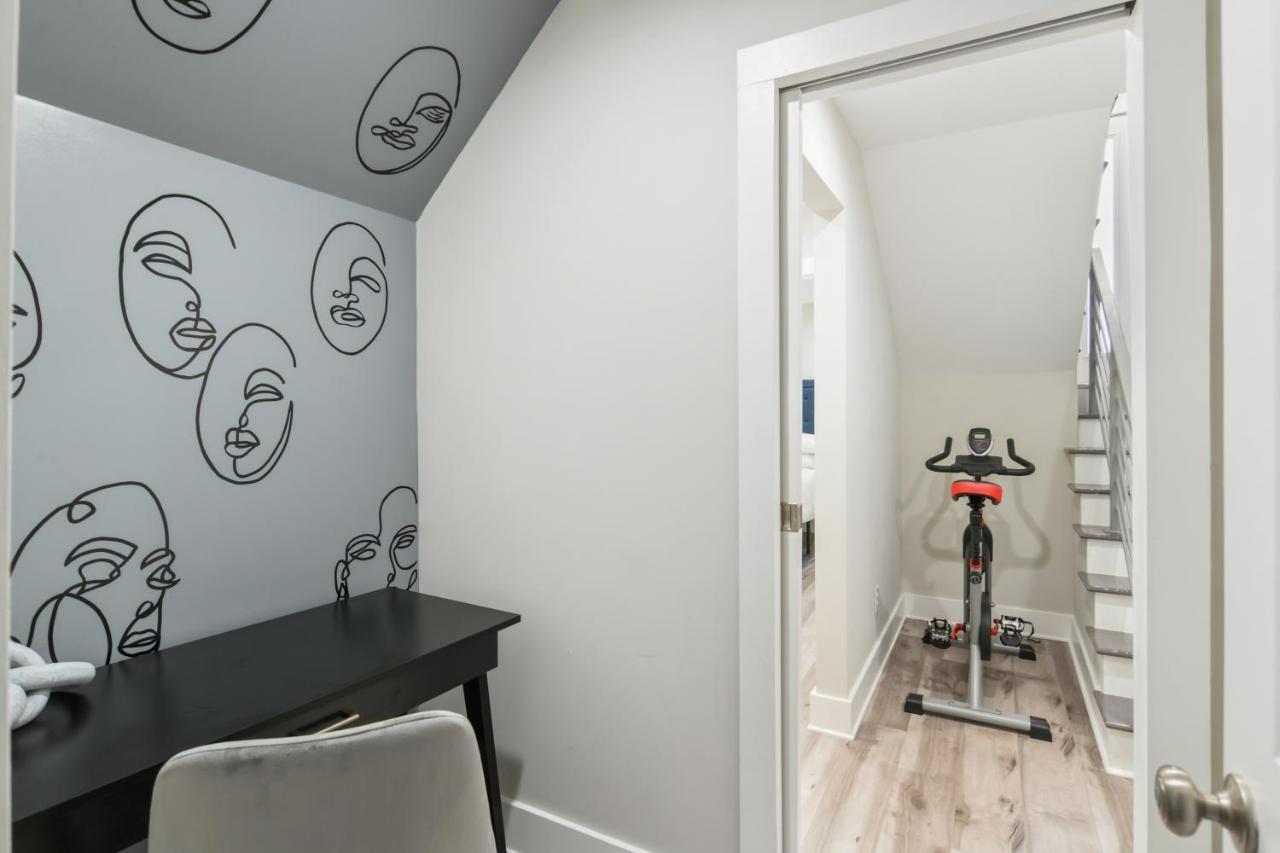 THE RED DOOR - Ultra Modern Atlanta Home - DesignedByDom Esterno foto