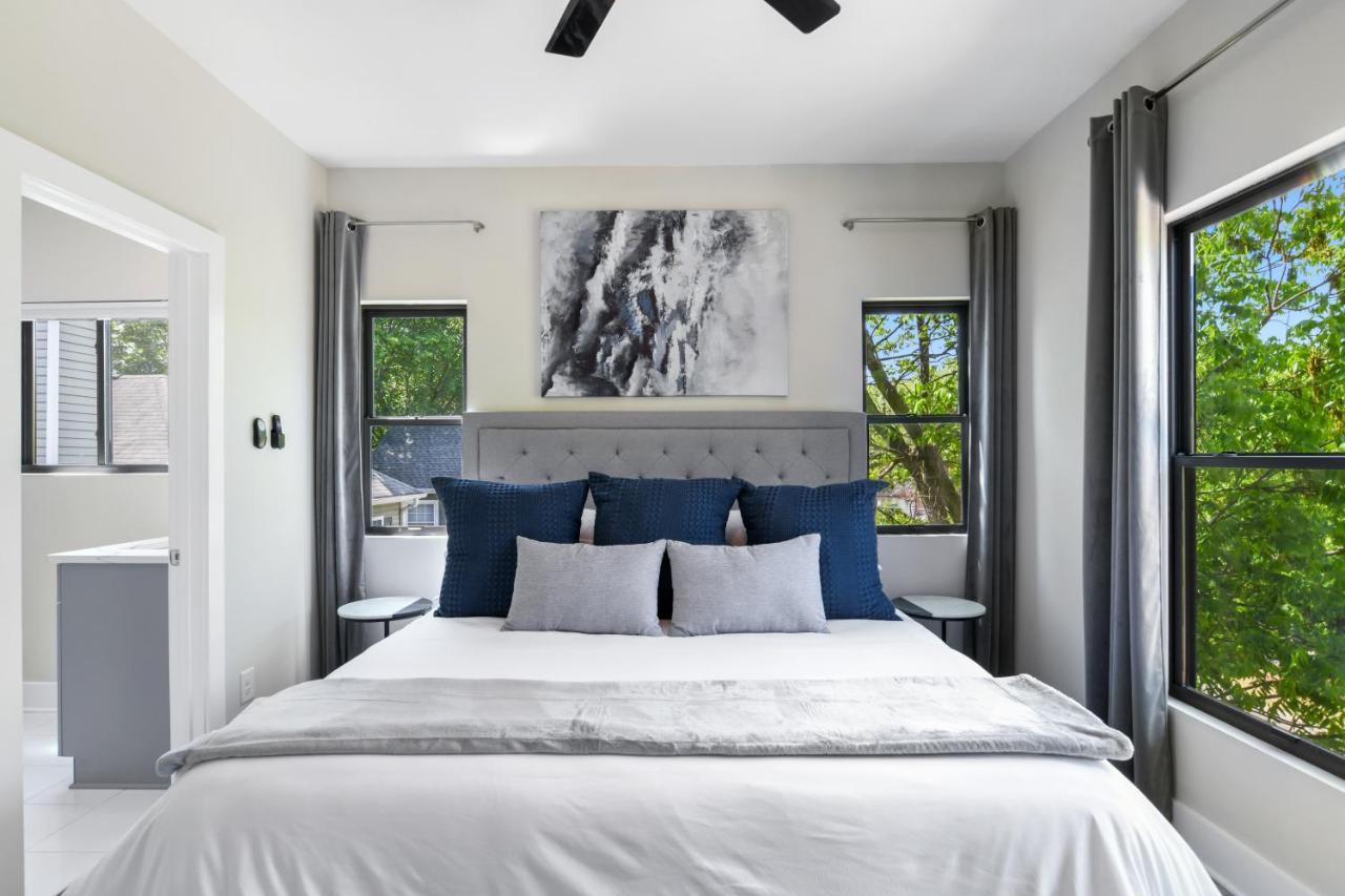 THE RED DOOR - Ultra Modern Atlanta Home - DesignedByDom Esterno foto