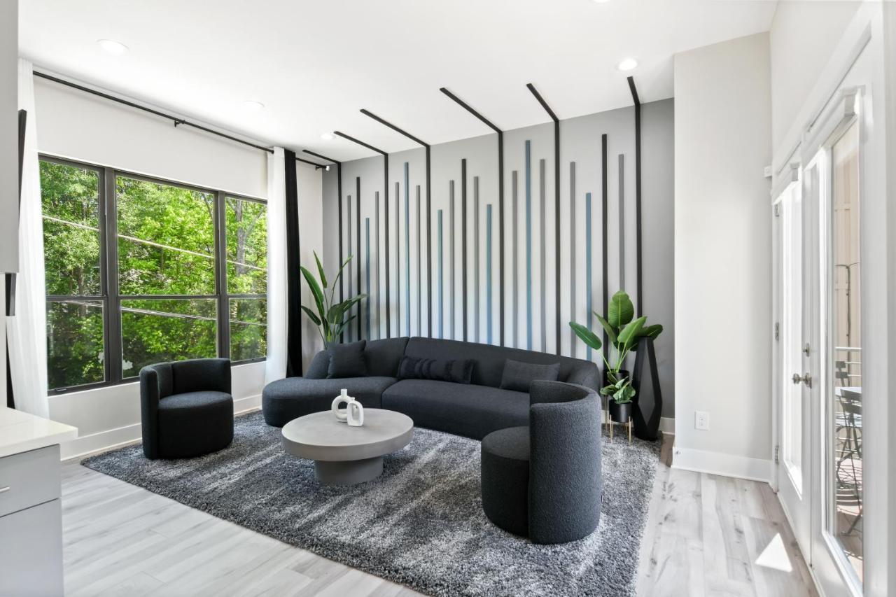 THE RED DOOR - Ultra Modern Atlanta Home - DesignedByDom Esterno foto