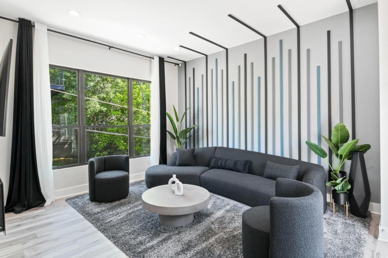 THE RED DOOR - Ultra Modern Atlanta Home - DesignedByDom Esterno foto